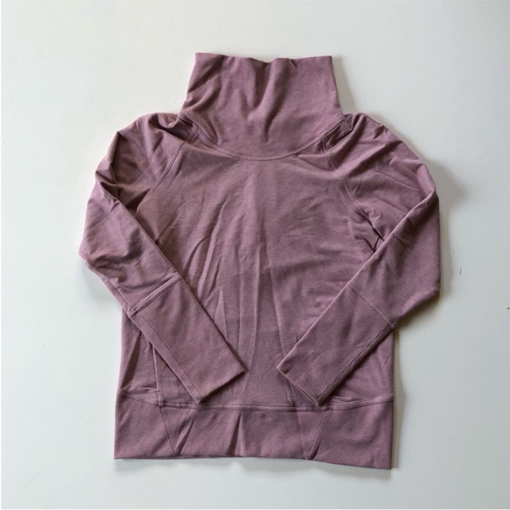 Lululemon womens turtle neck sweatshirt